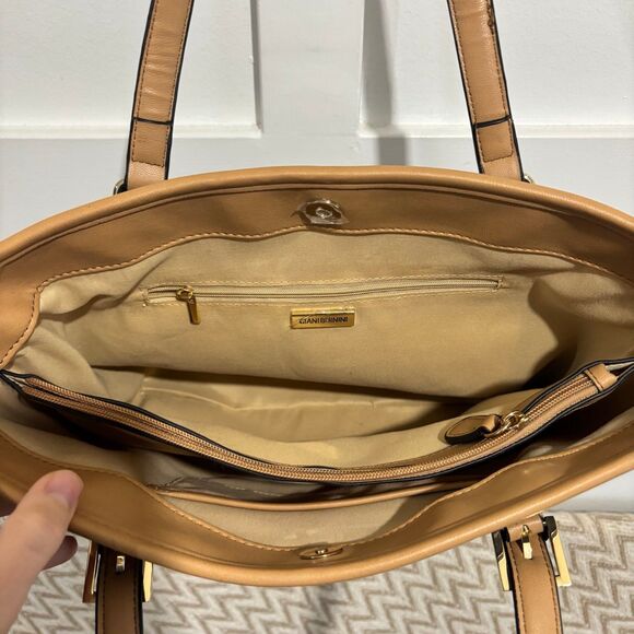 Giani Bernini for Macy’s Signature Ice Skating Bears Tote Holiday Christmas - Picture 9 of 10